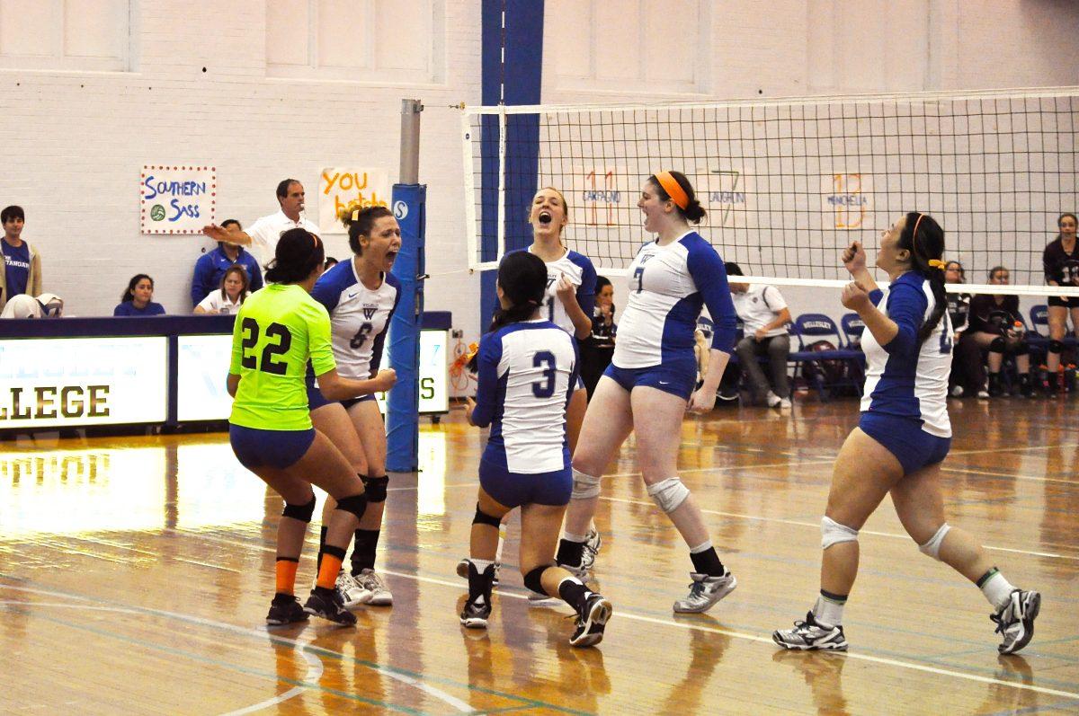 Blue volleyball defeated Springfield this Saturday to finish their season 16-10 overall and 6-4 in NEWMAC play.