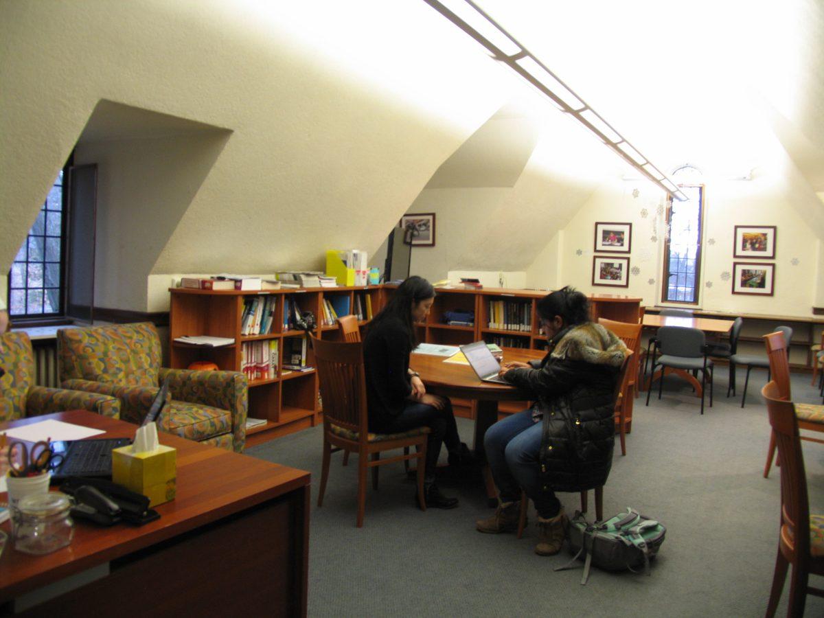 Students meet advisors at the Center for Work and Service for career and internship advice.