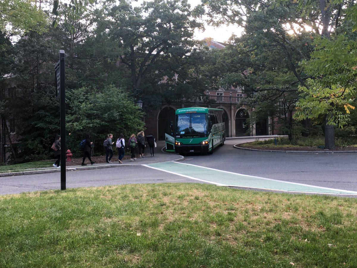 Students en route to Natick Mall. | Photo courtesy of Kaly Chin '17. 