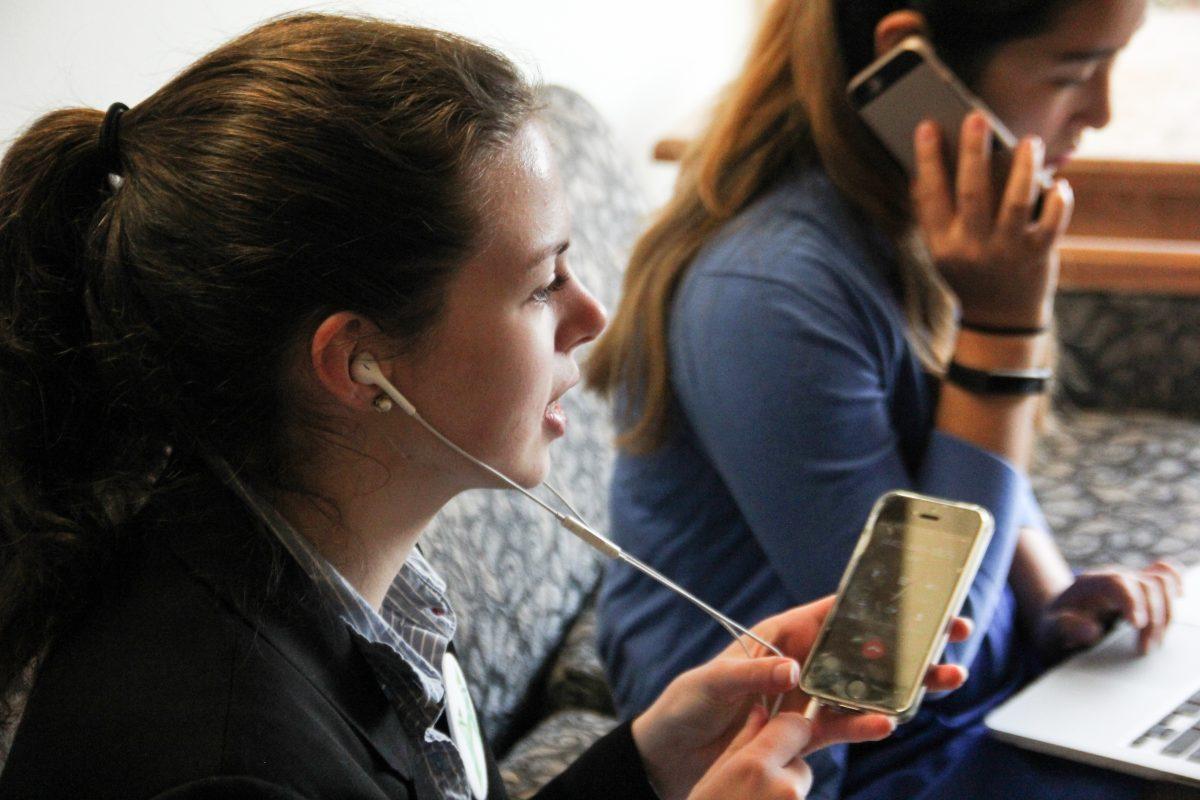 Wellesley Students for Hillary participate in phone banking. | Photo by Alice Pan '20. 