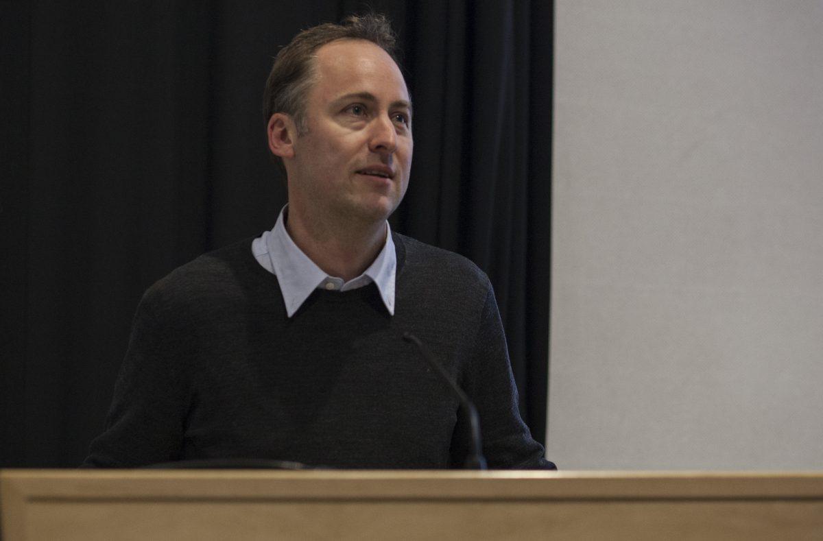 Smee read excerpts from his latest book yesterday in Collins. 
Photo by Audrey Stevens '17, Photo Editor