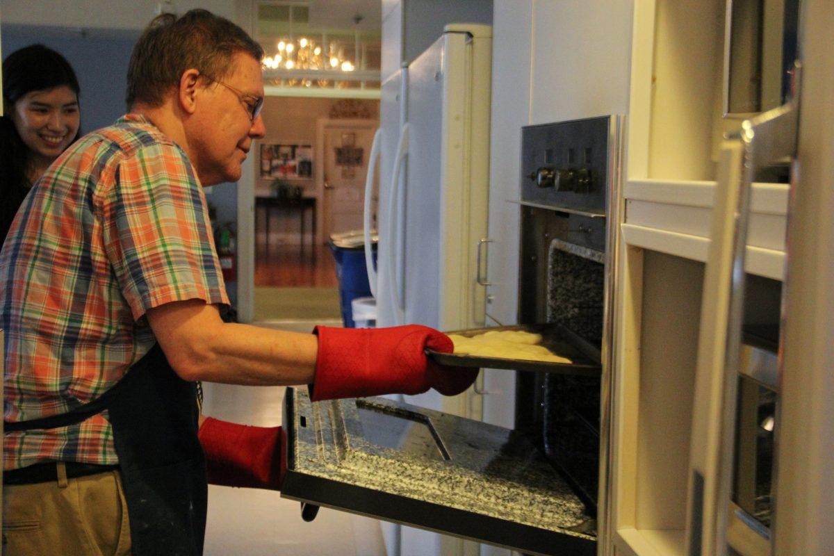 Don Leach removes naan bread from the oven while a student participant looks on. | Photo by Alice Pan '20, Staff Photographer.