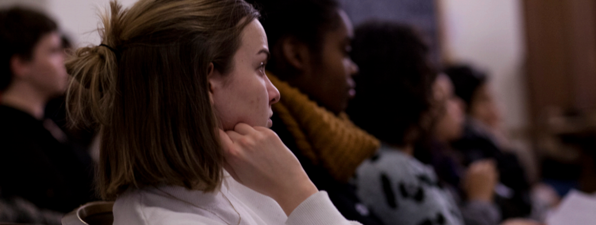 Anthea Fisher ‘17 listens to CG proceedings. | Photo by Audrey Stevens '17, Photography Editor