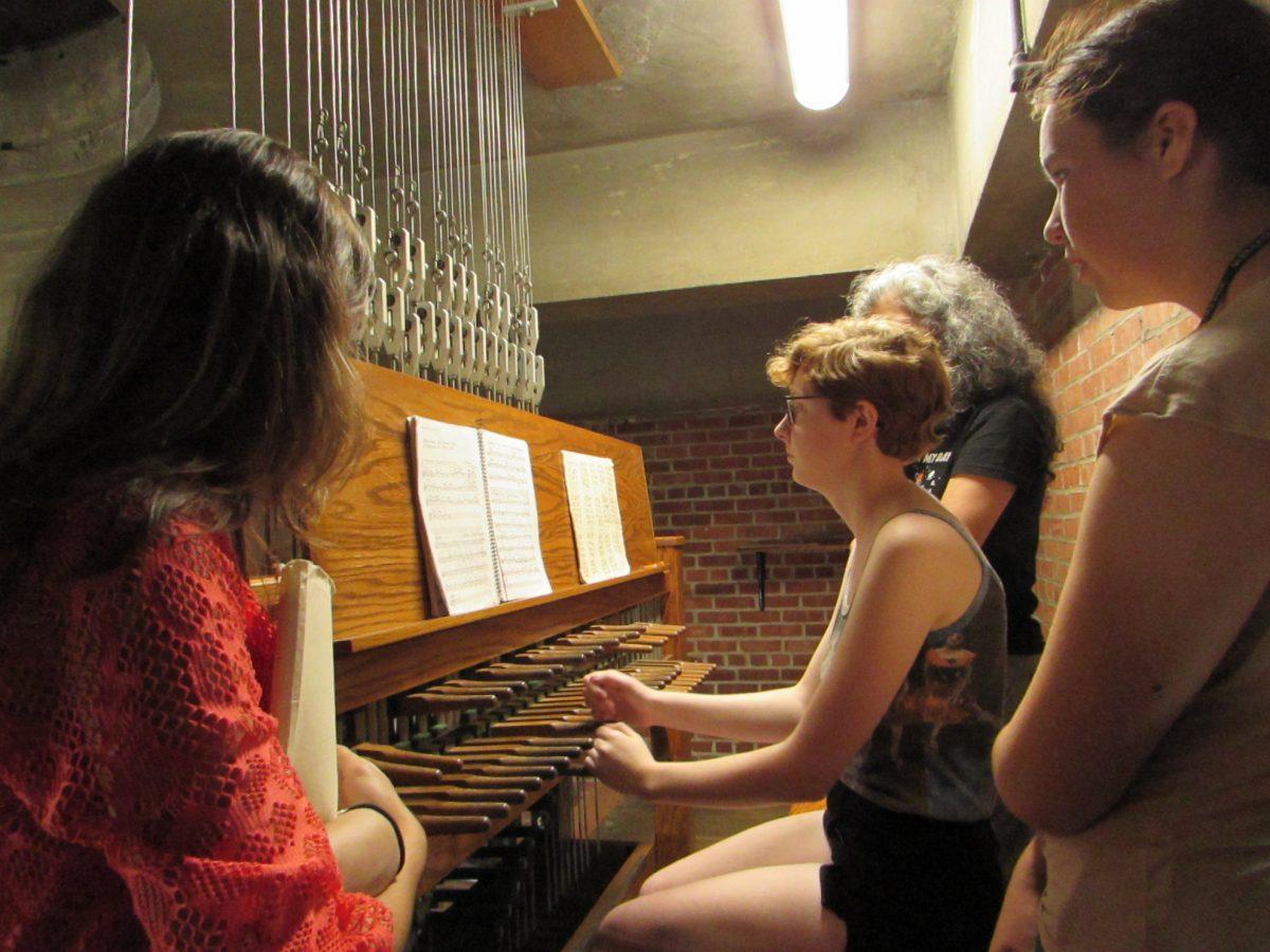 Eleanor Willard ’20 playing the bells at the master class on Sept. 15 while Sammy Lincroft ’21, Sarah Gonzalez ’20 and Margaret Angelini (instructor) listen
Photo by Christine Arumainayagam '20, Assistant Features Editor