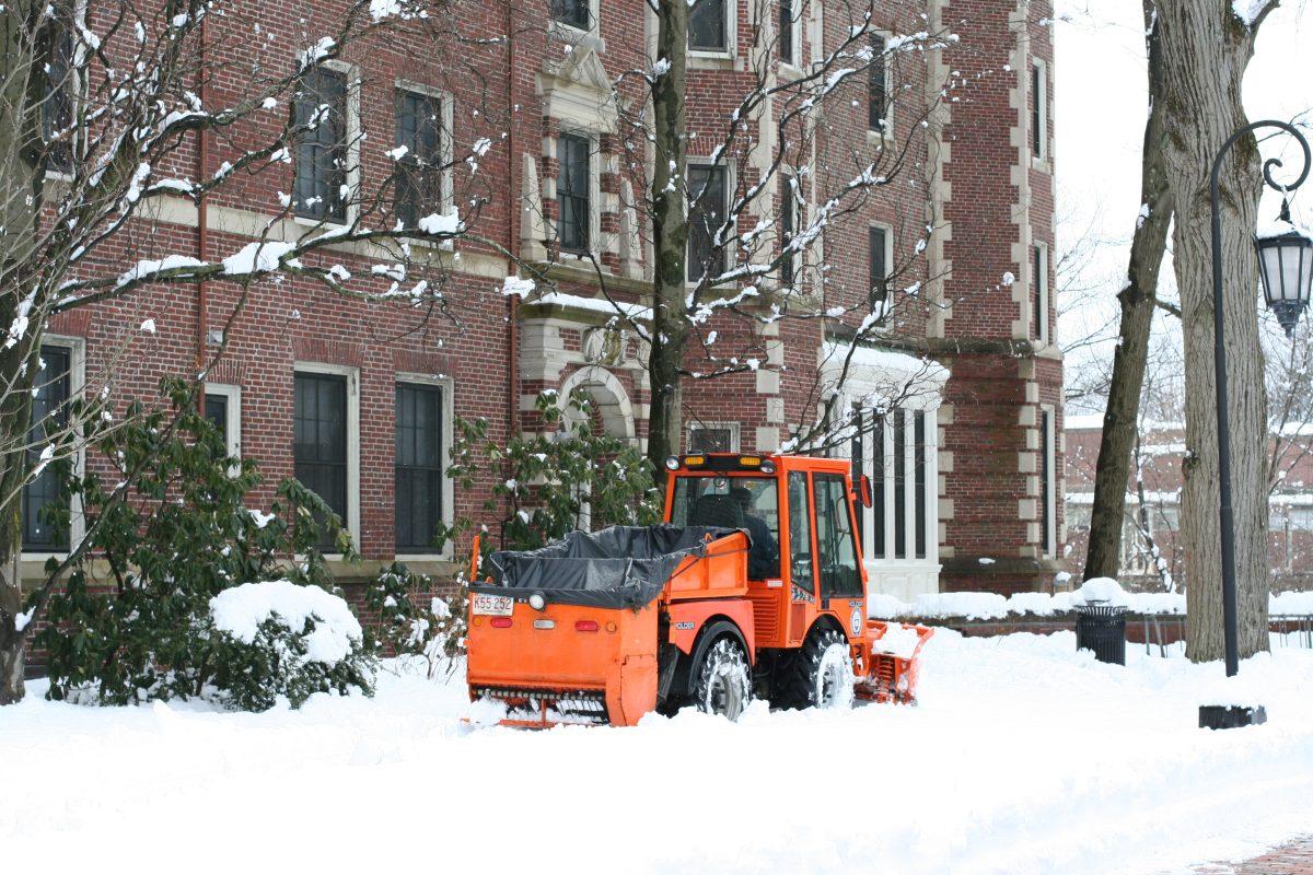 Snow removal crews worked early in the morning to make dorm buildings accessible Photo Courtesy of Hanna Dong '22 Contributing Photographer