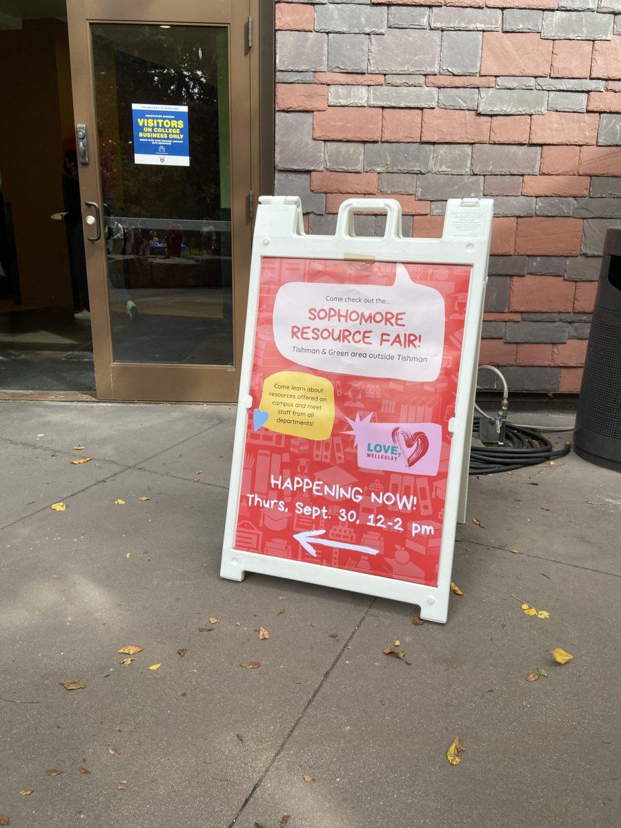 A sign for the Sophomore Resource Fair sits outside the Tishman entrance of the Lulu Chow Wang Campus Center. Photo courtesy of Ann Zhao.