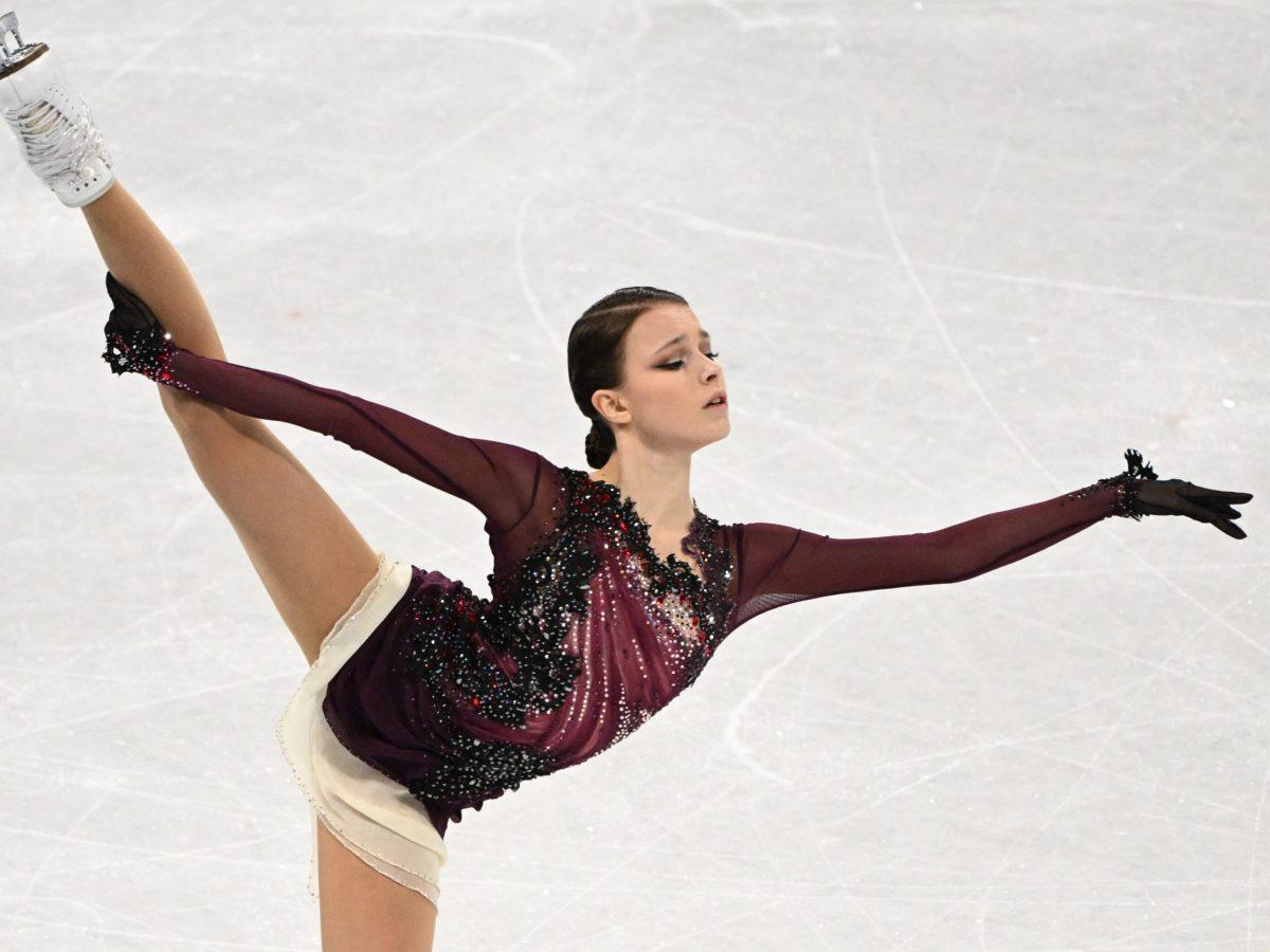 Russia's Anna Shcherbakova competes in the women's single skating free skating of the figure skating event during the Beijing 2022 Winter Olympic Games at the Capital Indoor Stadium in Beijing on February 17, 2022. (Photo by Kirill KUDRYAVTSEV / AFP) (Photo by KIRILL KUDRYAVTSEV/AFP via Getty Images)